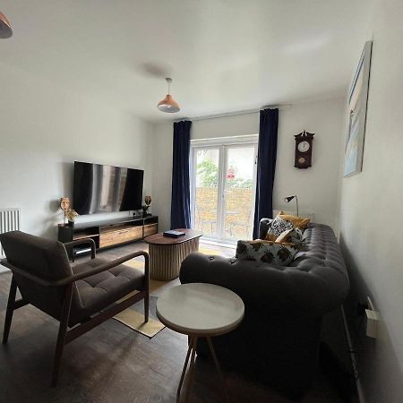 Kent, Dartford Station Apartments Екстериор снимка