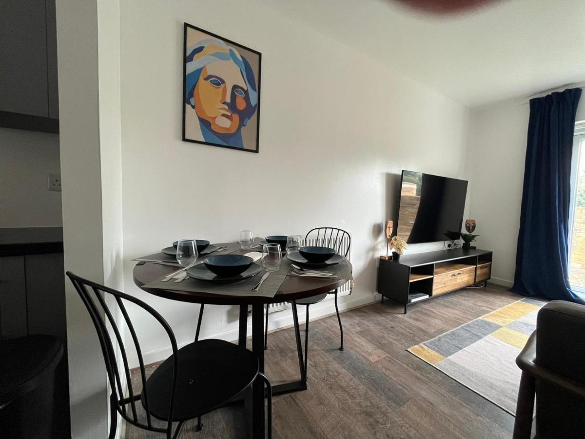 Kent, Dartford Station Apartments Екстериор снимка