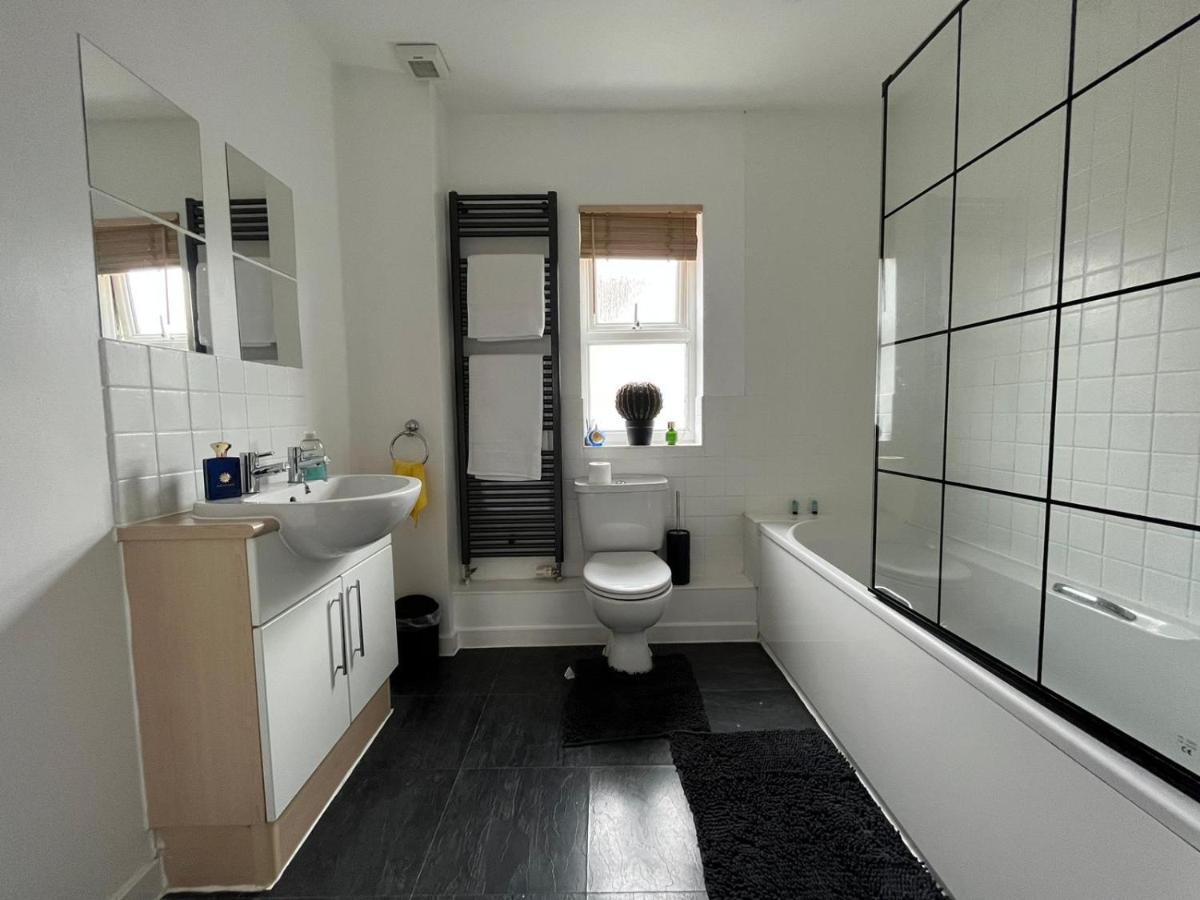 Kent, Dartford Station Apartments Екстериор снимка
