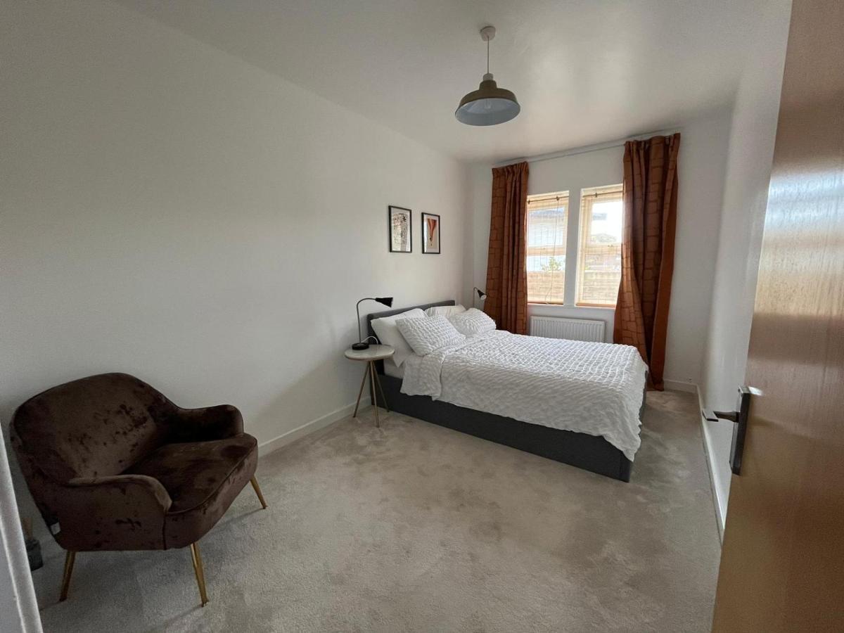 Kent, Dartford Station Apartments Екстериор снимка