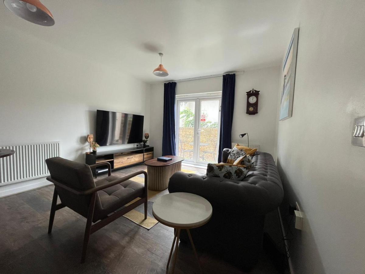 Kent, Dartford Station Apartments Екстериор снимка