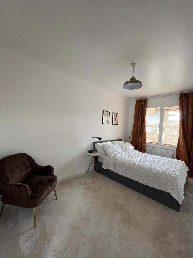 Kent, Dartford Station Apartments Екстериор снимка